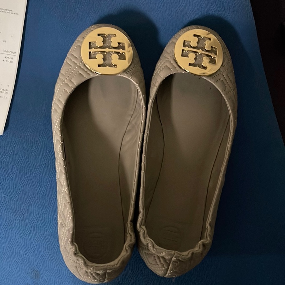 Tory burch minnie ballet flats.